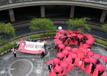 愛滋病防治展現驚人成果-20年來首度跌破千例!