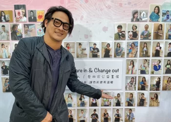 讓愛閃耀公益畫展開幕-跨界創作者東明相以畫傳愛