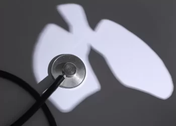 免疫低下族群注意！一菌染上身，肺竟開了一個洞！