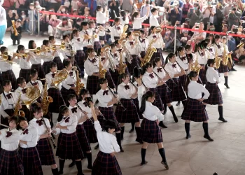 影／「橘色惡魔」風靡高雄-今快閃演出上千粉絲爭睹