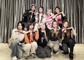 台、韓女團合體！未來少女x-young-posse相見歡　送珍珠奶茶探班