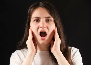 咬牙切齒肩頸痠痛，顳顎關節症候群很大原因還是在於「壓力」！