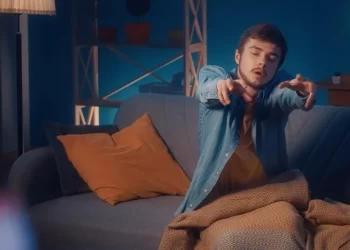 拳打腳踢將夢境化成真！恐是神經退化造成？！