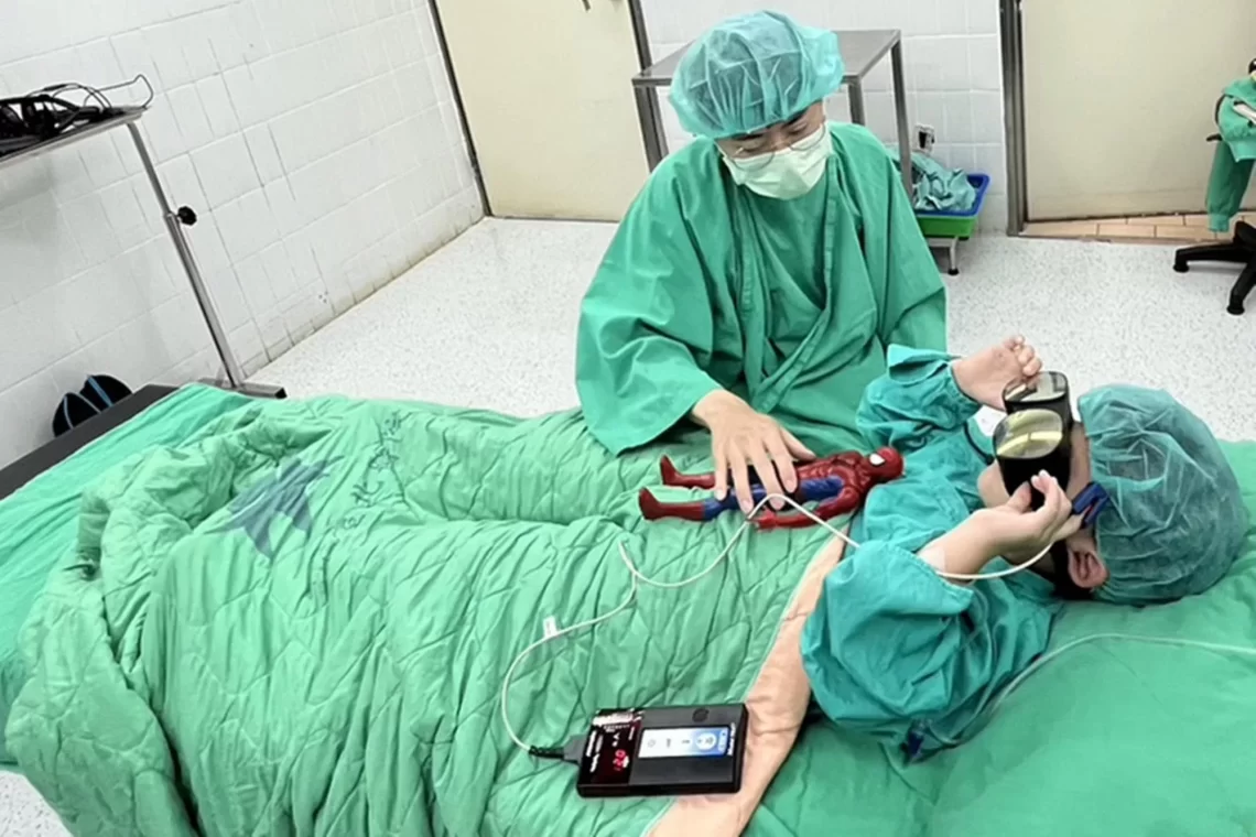 病患邊看影片邊手術？局部麻醉降低焦慮效果好？！