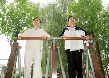 銀髮族運動也能很ai,國健署攜手12縣市，科技健康動起來！