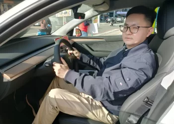 「時來運轉運彩」抽好禮　特斯拉幸運得主交車