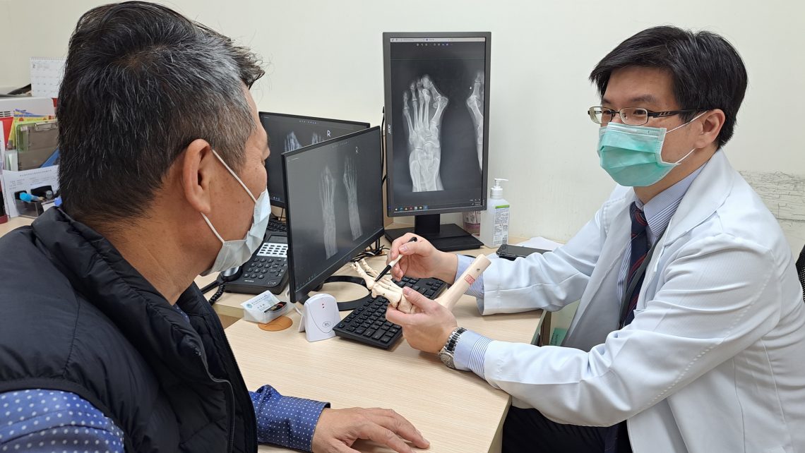 拇趾外翻棄運動10年-手術後重拾慢跑登山