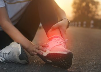 腳踝久傷不理變退化，多走一步都難？全踝置換踏出健康路！