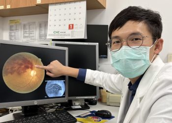 單眼視力突然模糊！5旬婦起床竟「眼中風」