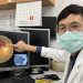 單眼視力突然模糊!5旬婦起床竟「眼中風」