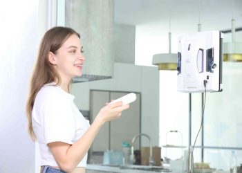 搭載兩大獨家專利　hobot-推出首款雙布振動擦窗機器人