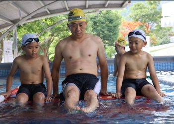 舞動游泳教學-學童樂翻天