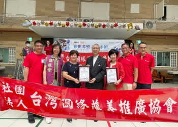 愛與創意助老憨兒作畫-圓緣慈善推廣協會攜手瑞普萊坊志工送愛