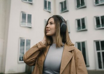 主動降噪搭配-94-小時超強續航力　　edifier-推出-w830nb-無線降噪耳罩耳機