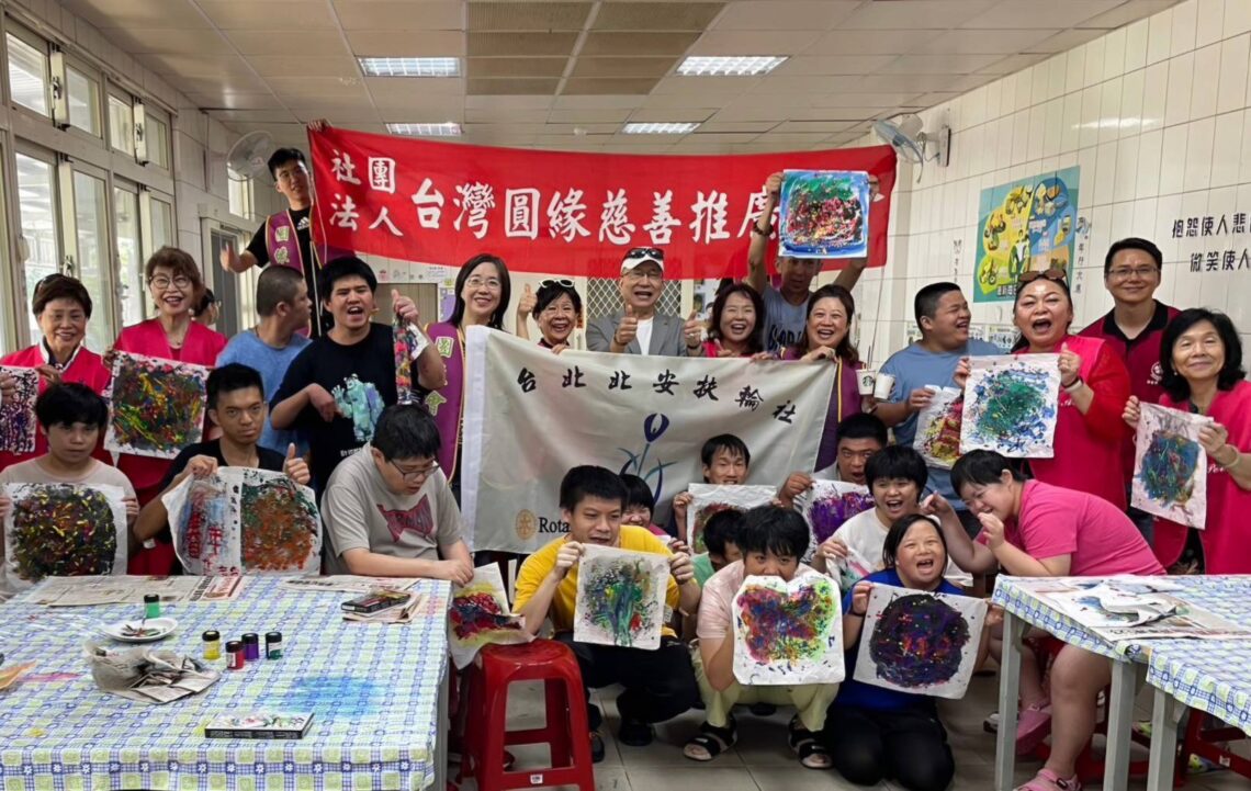 一日畫室助老憨兒生產畫作-圓緣慈善推廣協會攜手北安扶輪志工服務