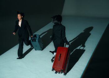 潮流隨行天下-arowana亞諾納前開式運動箱顛覆旅遊體驗