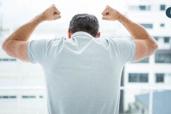 手臂變身『卜派』？！竟是異常蛋白沉積導致-醫警告：若伴隨心臟衰竭、手麻恐是致命疾病attr-cm