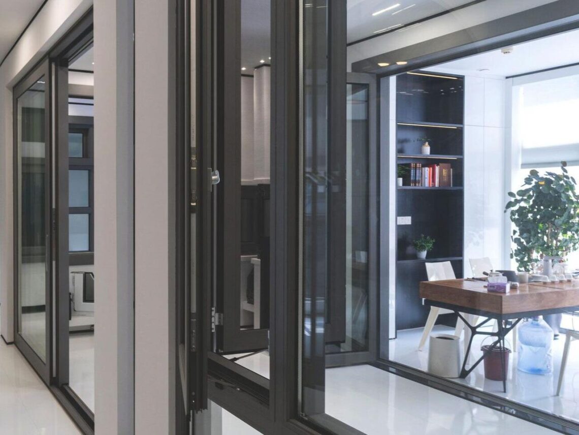 鄰居再吵也不怕-新北土城鋁門窗專家-隔音氣密窗帶來寧靜生活