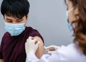 夏季新冠恐升溫 臺大醫：現可打第二劑JN.1疫苗，若一劑都沒打需盡快補上