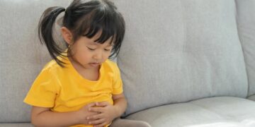 腹瀉不是小感冒 病毒性腸胃炎高峰期孩子發燒腹瀉怎麼辦？4步驟照護指南