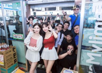 Paldo 泡麵女神降臨全家便利超商！安芝儇、南珉貞當一日店長為粉絲應援！