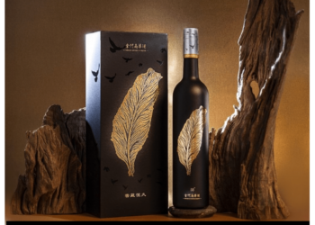 昇恆昌攜手金門酒廠！中秋鉅獻「窖藏恆久」金門高粱酒 國門旅客首選伴手禮