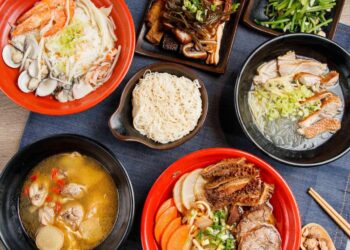 台東燻雞專賣店 每日現宰土雞 煙燻滷味香氣四溢