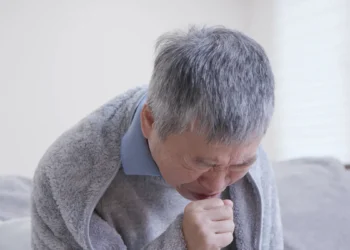 咳嗽有痰別自己亂買消炎藥 醫揭「新一代祛痰膠囊」多效合一助化痰