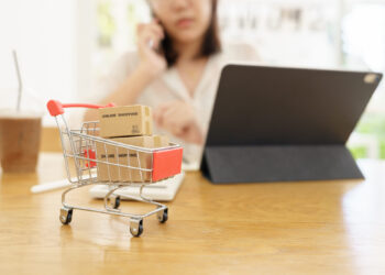 網友熱議雙11超值組合 高露潔抗敏牙膏十條組 贈瑞士騎士柄刀具