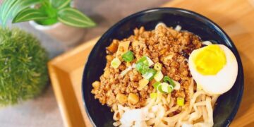 花蓮人氣麵店藏夜市轉角 一碗手工餛飩吃出家的味道