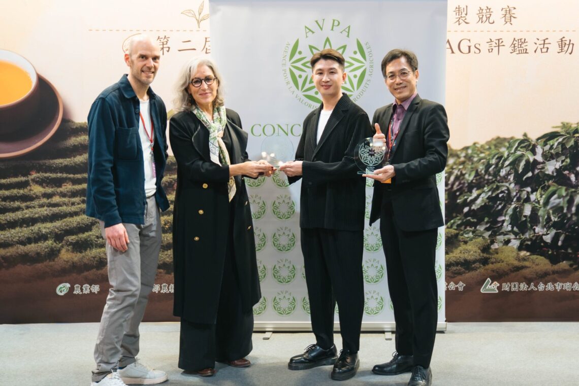 阿里山茶再登國際舞台 洪崇倫法國AVPA世界茶葉大賽奪金銀雙獎