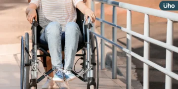 走路搖晃 罕病 SMA少女治療後「揮拍打球」重拾青春校園生活