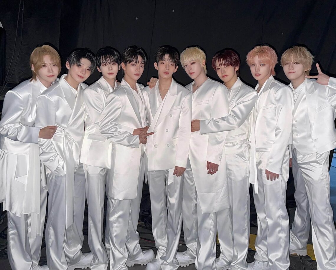 AAA 新人獎男團 AHOF 首爾開唱 九人合體、志恩回歸引爆全場