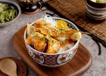 信義區人氣丼飯 炙燒香氣加平價份量 讓人一吃就成主顧