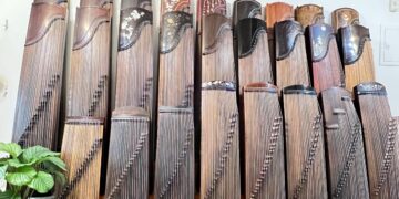 新北手工古箏工作室30年堅持 從木紋到音色 每把琴都親手試彈