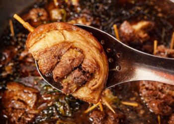 員林火車站必吃美食 記住客人也顧好每一碗飯「鳳謀控肉飯」