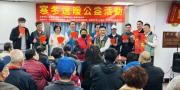 板橋中正里攜手在地團體「寒冬送暖」關懷34戶近貧家庭
