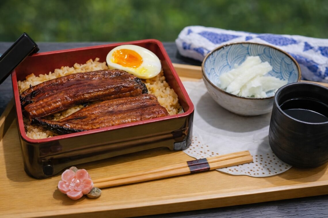 三重日式丼飯新標竿 古早味蒜香蝦仁飯與鹽烤一夜干午仔魚完美撞擊