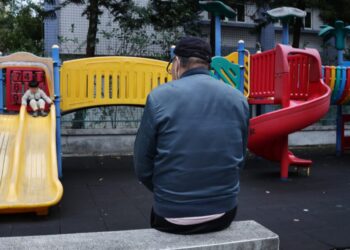 超高齡社會隱形負擔 兒盟調查：15%逆境家庭隔代教養 6成入不敷出每月赤字3千元