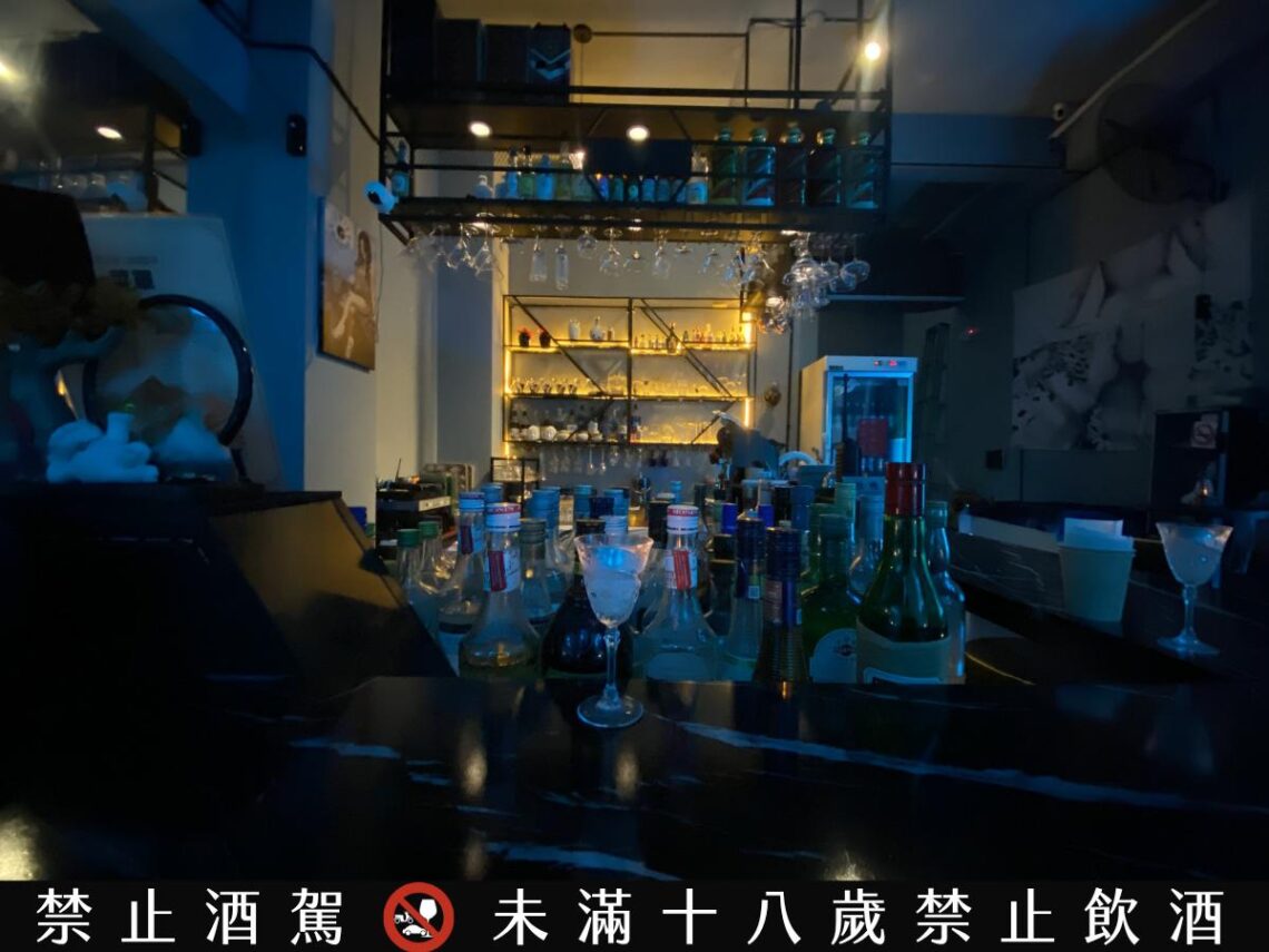 埔里餐酒館新選擇 港風外觀結合海洋主題 打造南投微醺夜生活空間