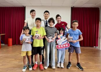 華航志工前進校園 開啟孩童對飛行無限想像
