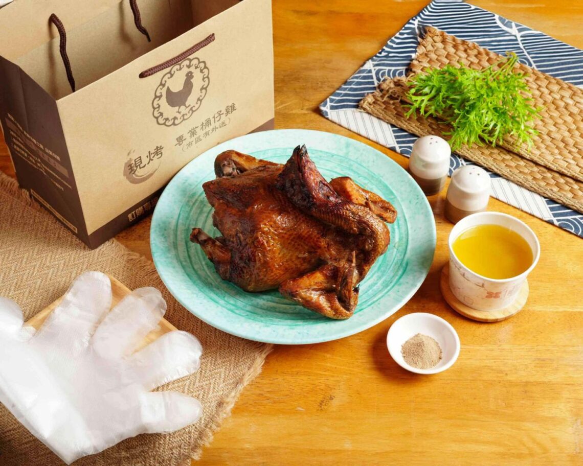 苗栗桶仔雞16年功夫 鎖住鮮嫩肉汁 現烤外帶的經典美食