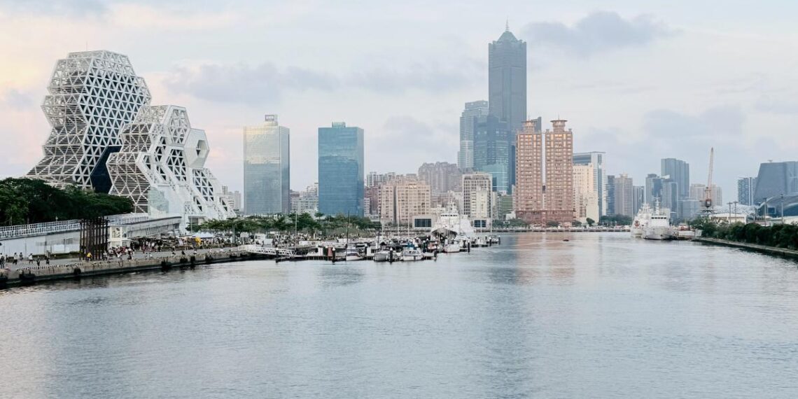 南臺灣包車旅遊 左營接送、駁二景點一次安排