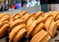 中壢大仁街現點現烤車輪餅走紅中原大學 外婆客家菜脯成招牌