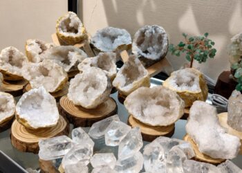 桃園中壢精品珠寶店 嚴選水晶、翡翠、晶洞與高級寶石 打造安心選品體驗