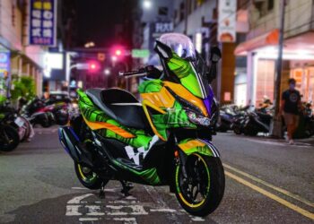 台中車體貼膜 從興趣出發職人 15年手作彩貼之路