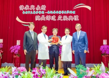 李岡遠接任萬芳醫院第九任院長 以智慧醫療、精準健康守護百歲人生