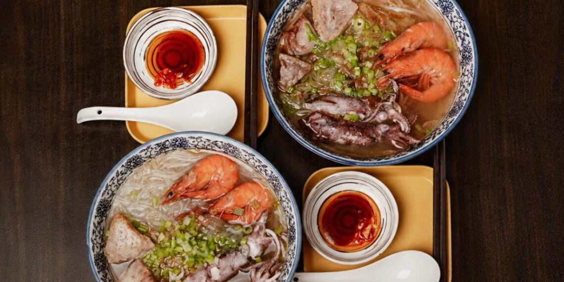 竹山海鮮米粉新吃法 粗米粉搭配小卷鮮味、手炒配料與清爽湯頭更耐吃