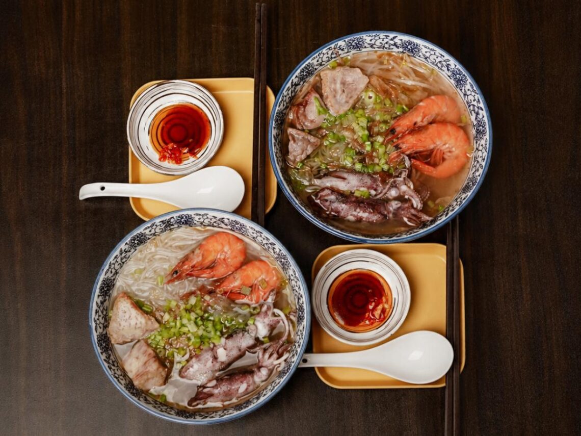 竹山海鮮米粉新吃法 粗米粉搭配小卷鮮味、手炒配料與清爽湯頭更耐吃
