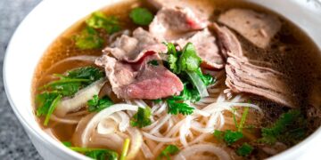 雲林口湖越南小吃 豬大骨湯頭清爽河粉呈現台越融合獨家風味